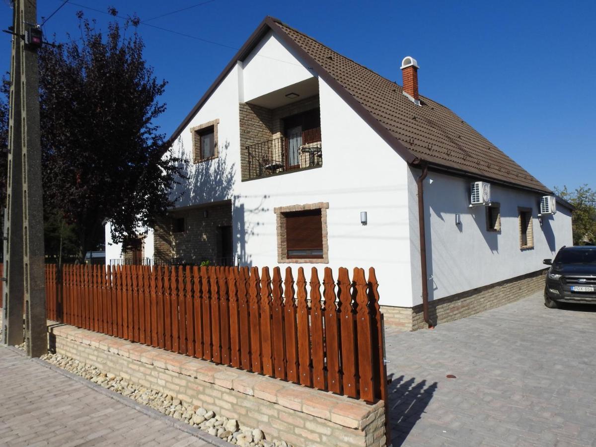 Kukorica Csarda Apartman 2 Balatonujlak Екстериор снимка